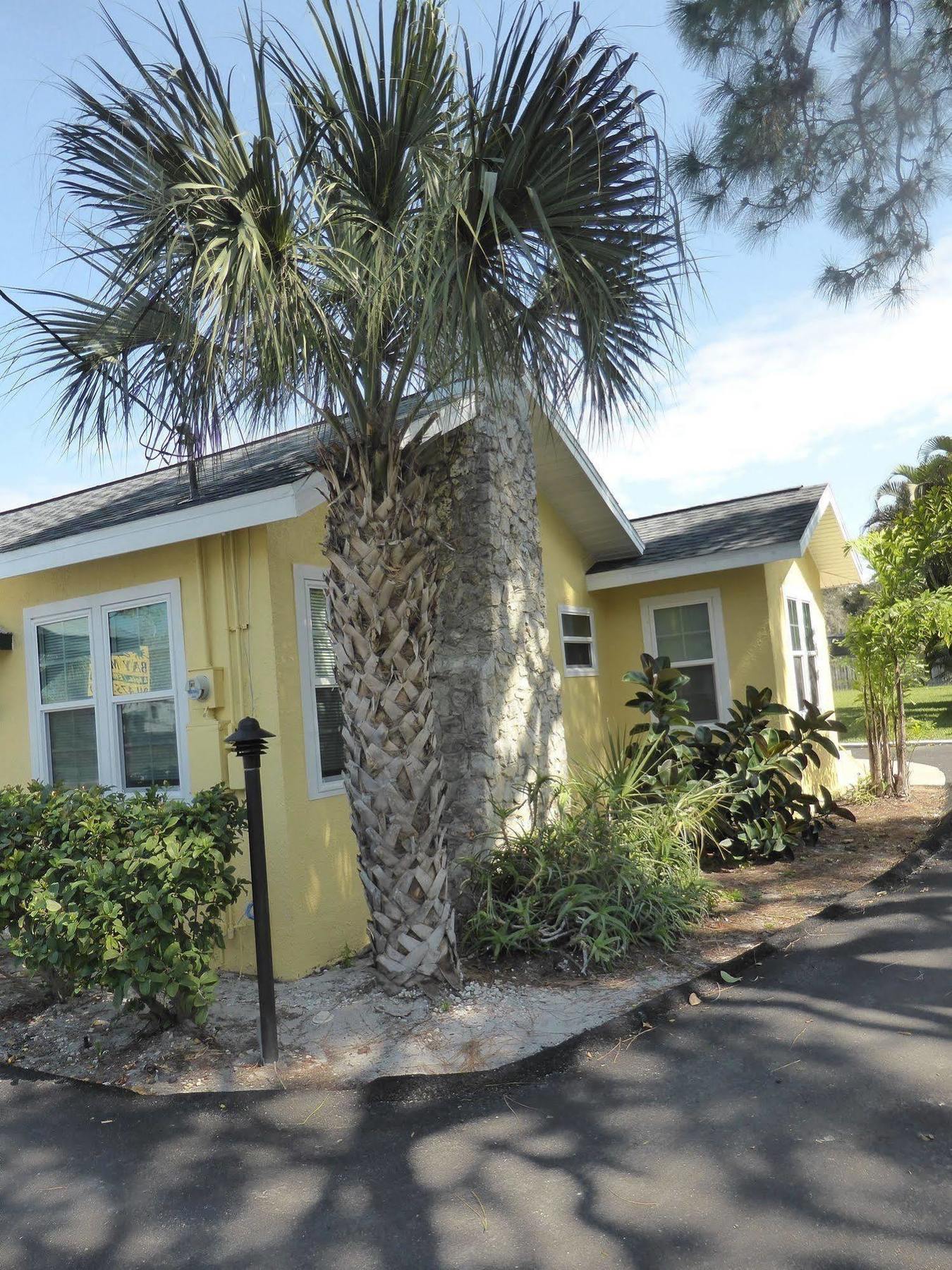 Englewood Bay Motel Exterior foto