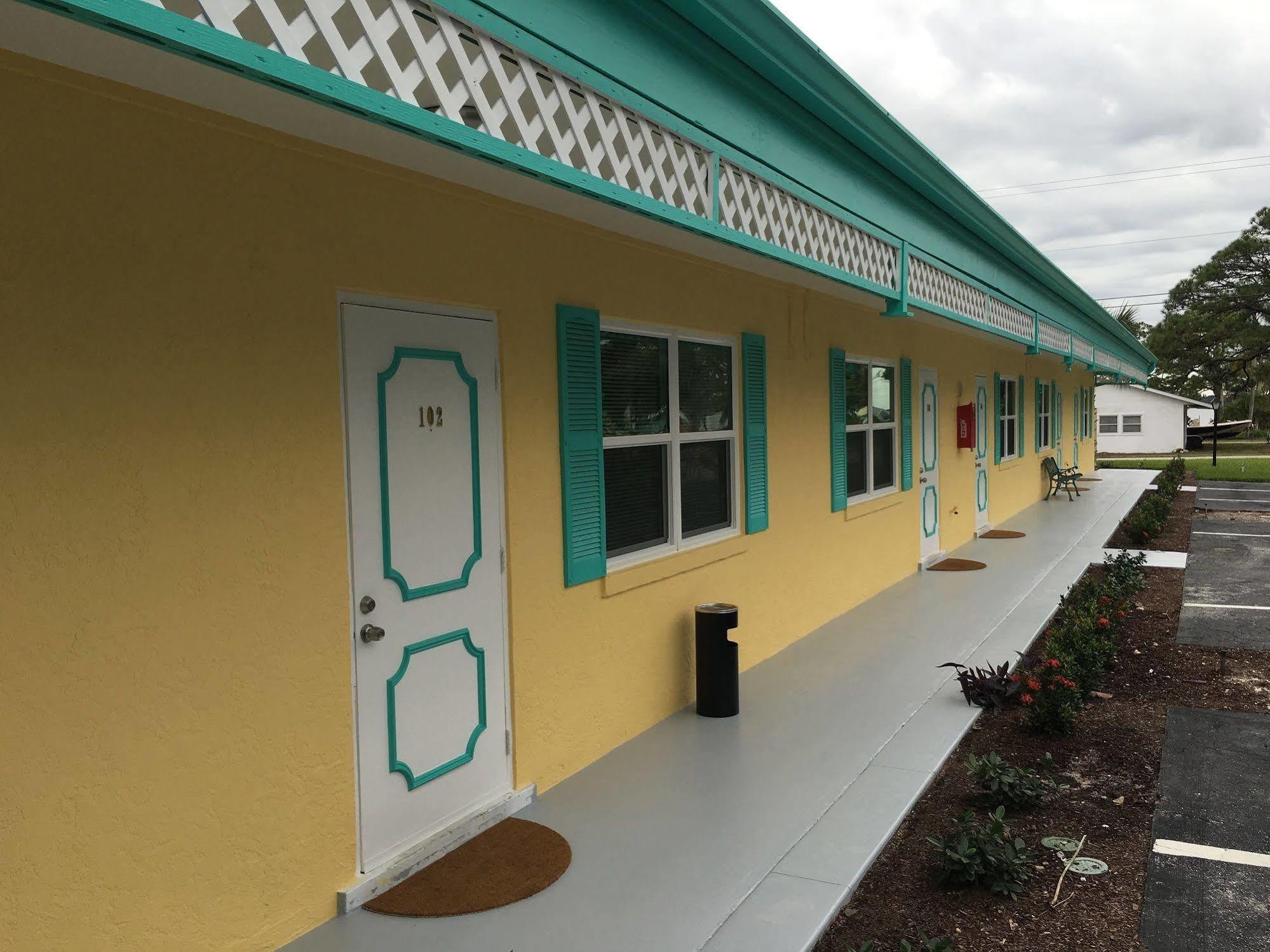 Englewood Bay Motel Exterior foto